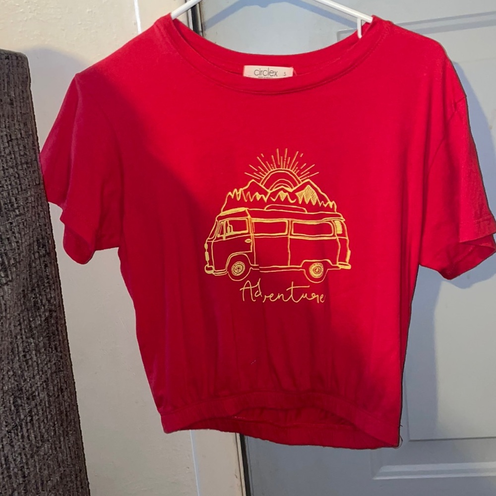 Red cropped tee